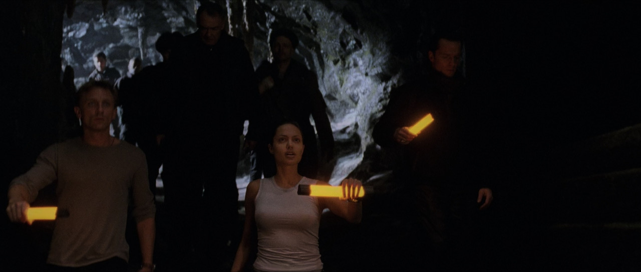 Lara Croft - Tomb Raider (2001).mkv_snapshot_01.16.07_[2018.03.2