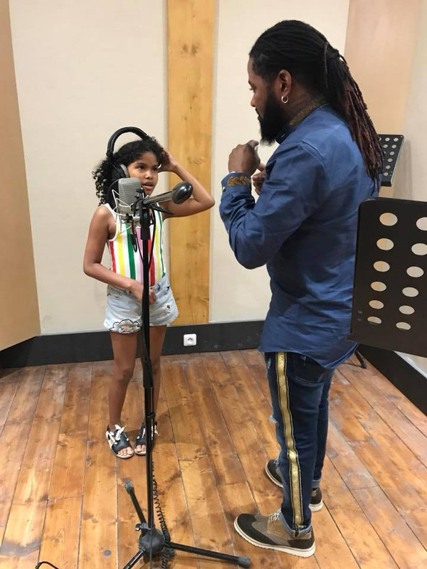 42145980_1966356846759173_5027942493430218752_n