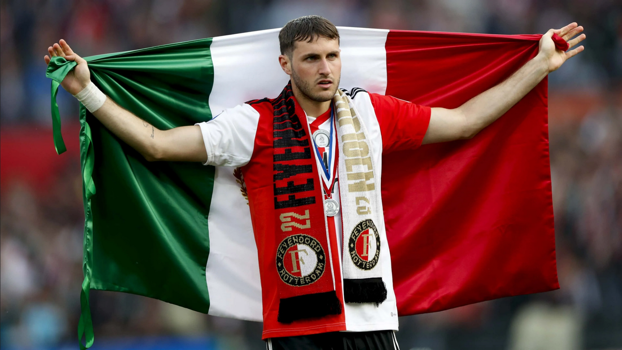 Santi Giménez podría dejar al Feyenoord para jugar en España en 2024