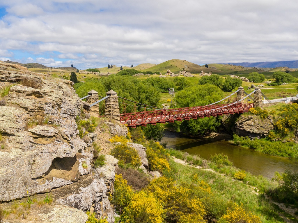 Queenstown to Dunedin (One-Way) Including Taieri Gorge Train | Shaara Deals 
