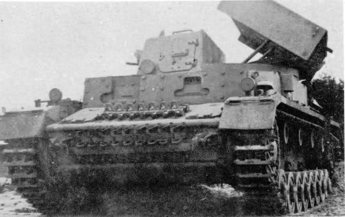 Raketenwerfer auf Fahrgestell Panzer IV Rocket-pz4