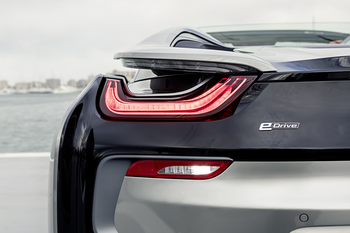 P90301817_highRes_bmw-i8-roadster-04-2