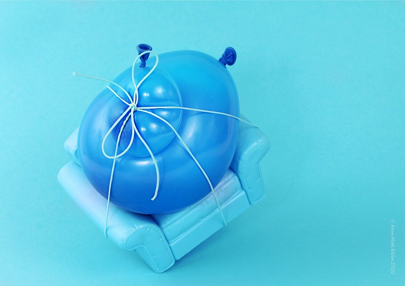 blue-balloons-chair.jpg