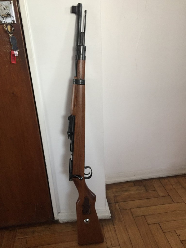 C7DCCE0B-7C4E-4BE9-9186-D2F5A5DB8CD8