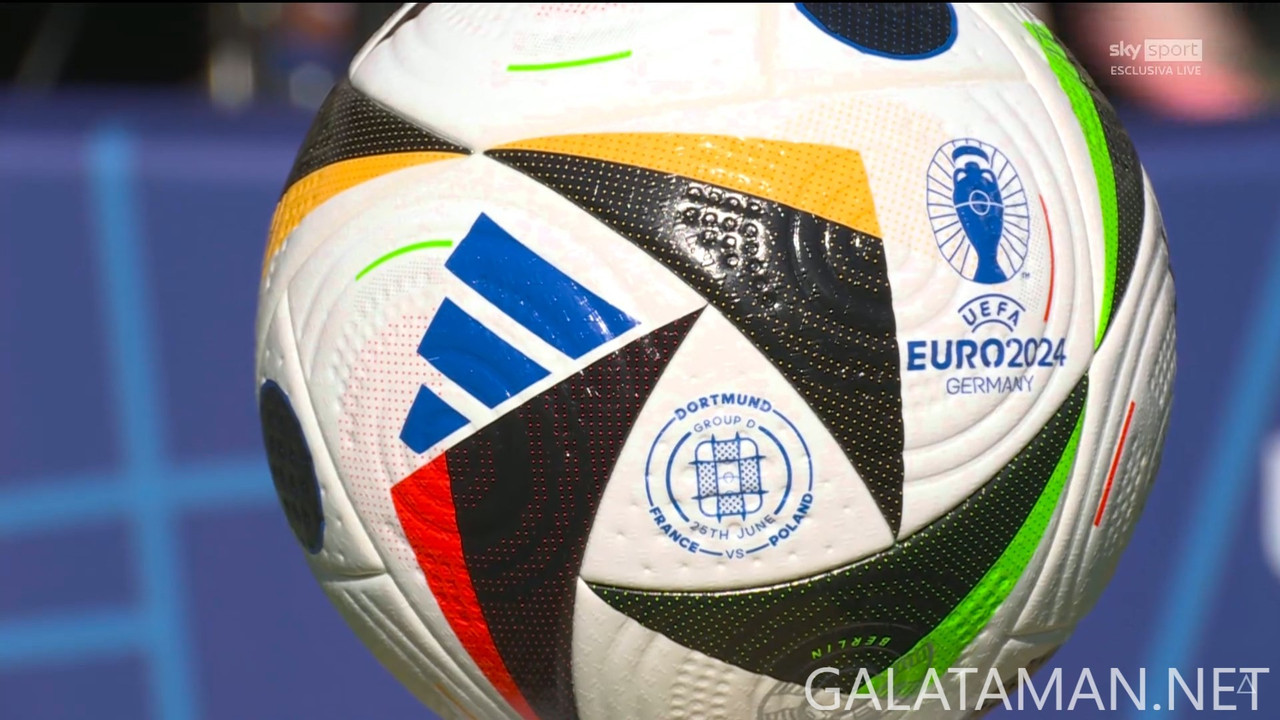 [Image: 06-25-17-40-00-Sky-Sport-252-FHD-France-...33-098.jpg]