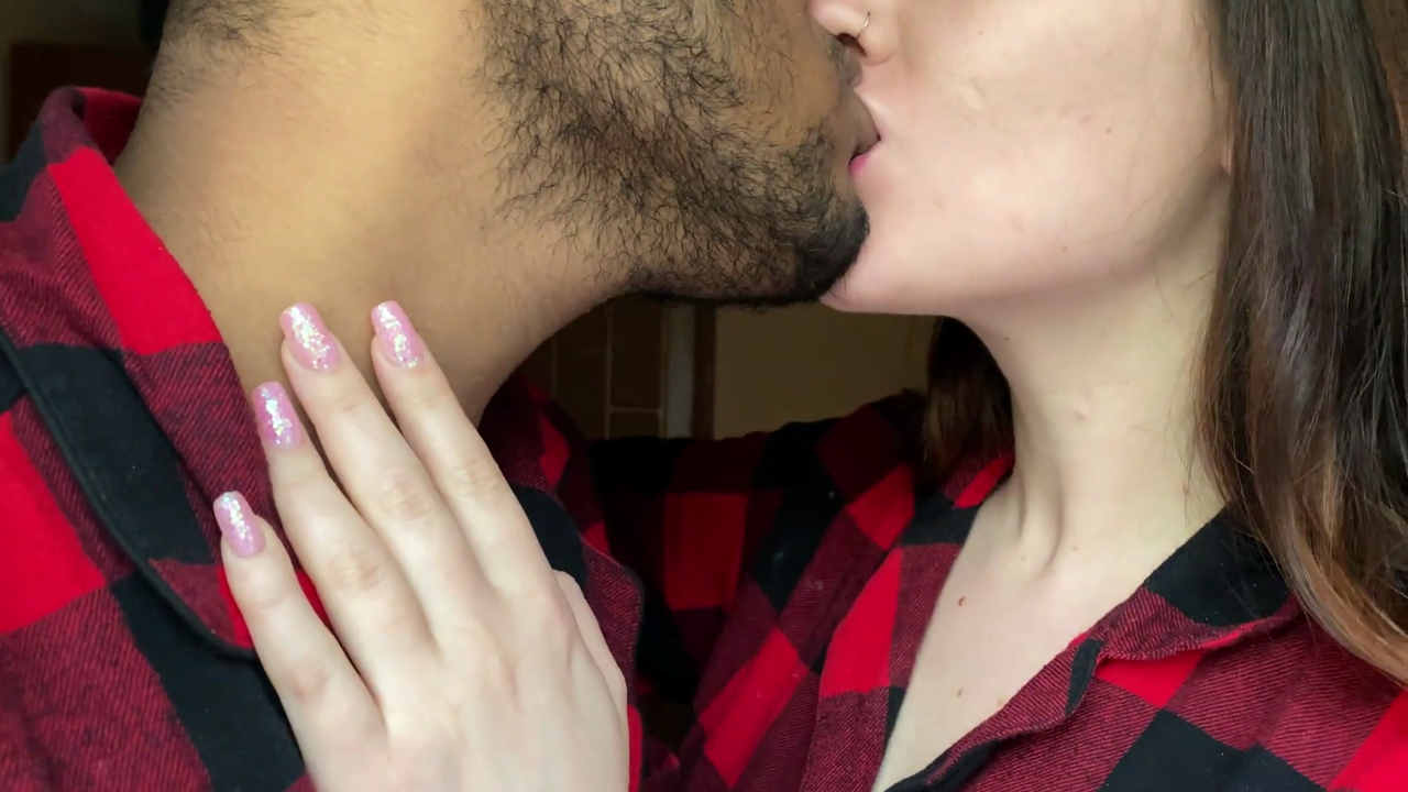 Babe Kiss me Passionately (very Hot kiss) -IMWF Alyssa Quinn 1080p - PornWild.to_0