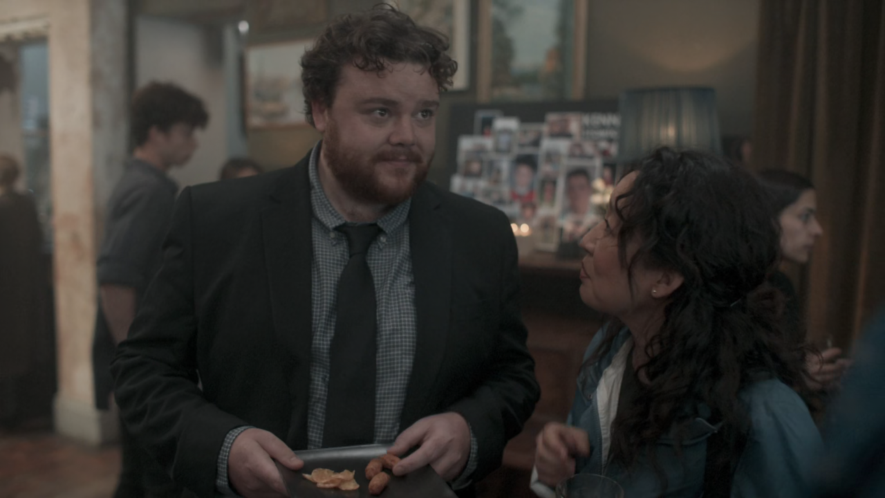 Killing Eve 2018 S03E02 Management Sucks 1080p AMZN Webrip x265 10bit EAC3 5 1 Ainz TAoE