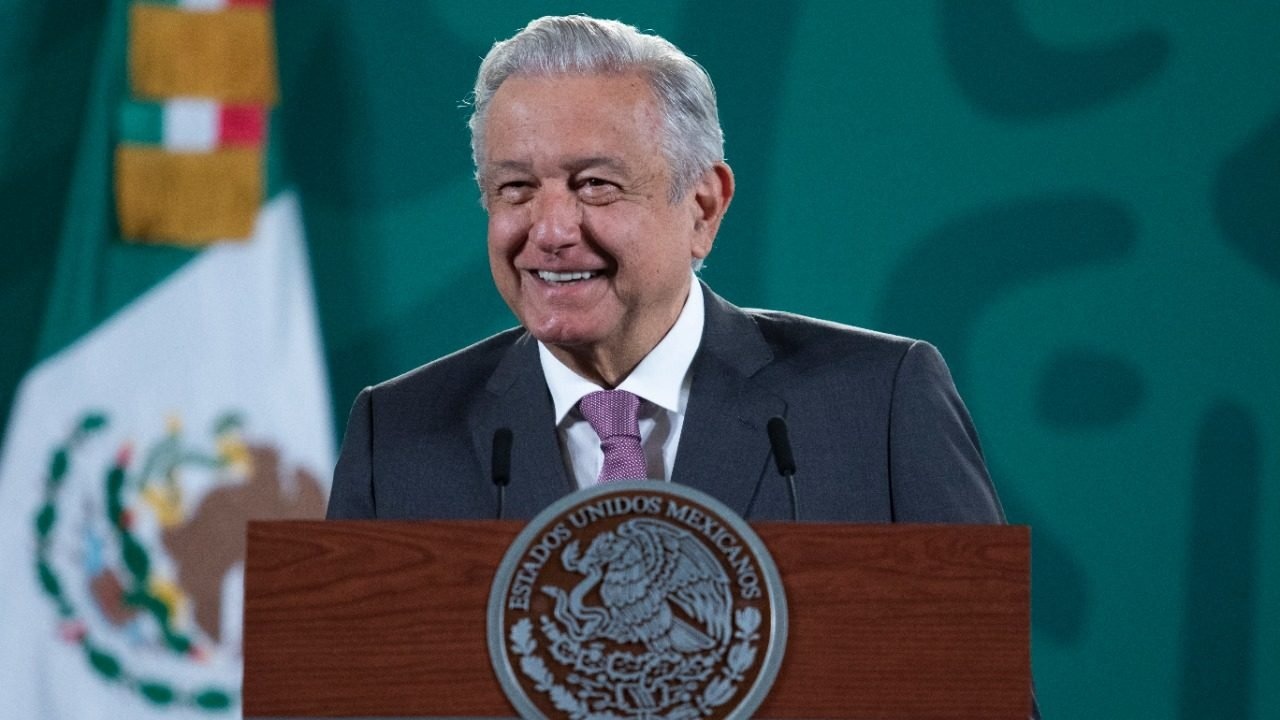 AMLO celebra fallo de SCNJ que ordena realizar consulta de revocación de mandato