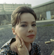 leslie-caron-mc57