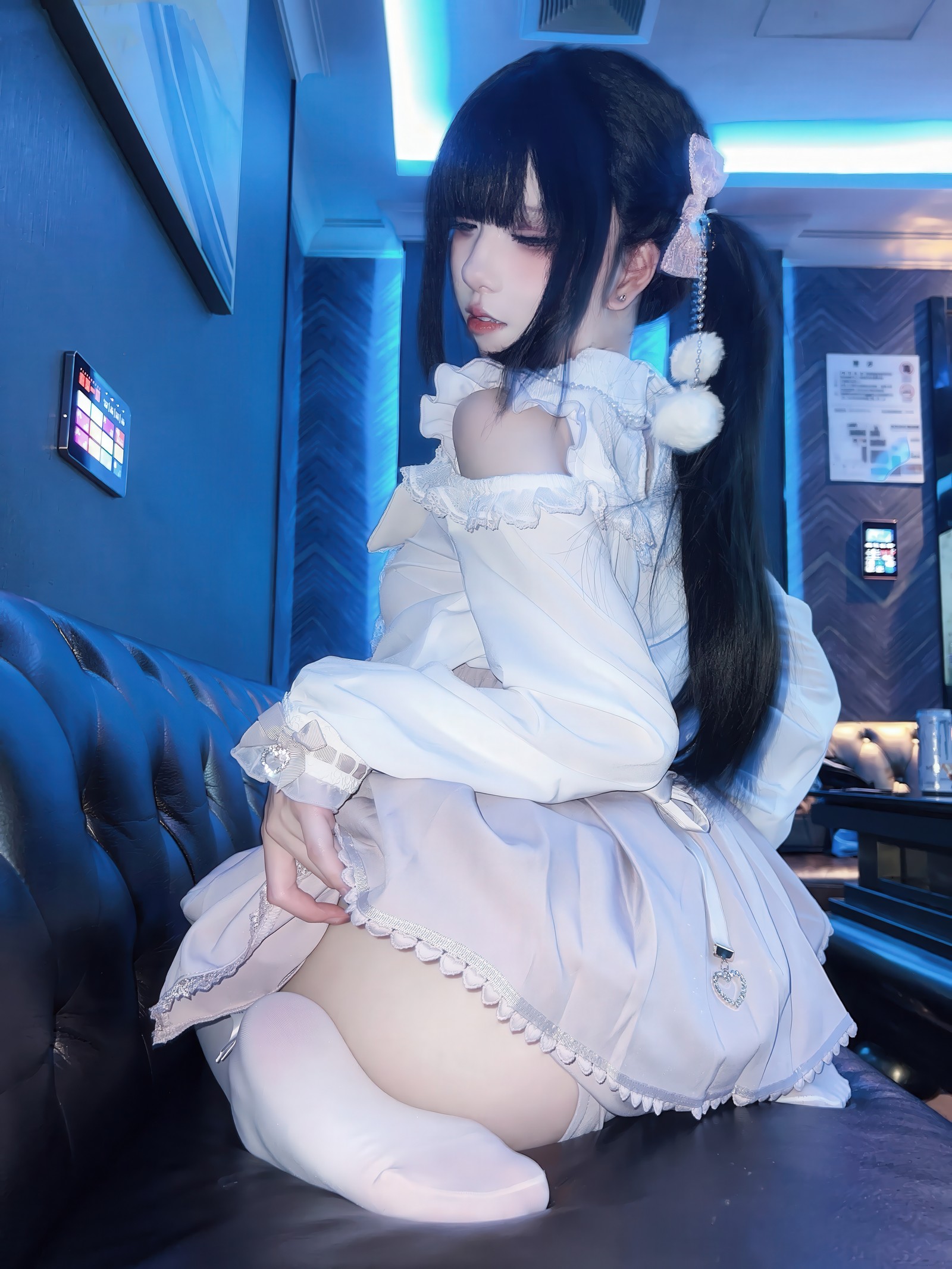 纸悦Etsu_ko《地雷系女子 KTV 约会》主题写真｜氛围感私房套图[44P-438.8M]插图7