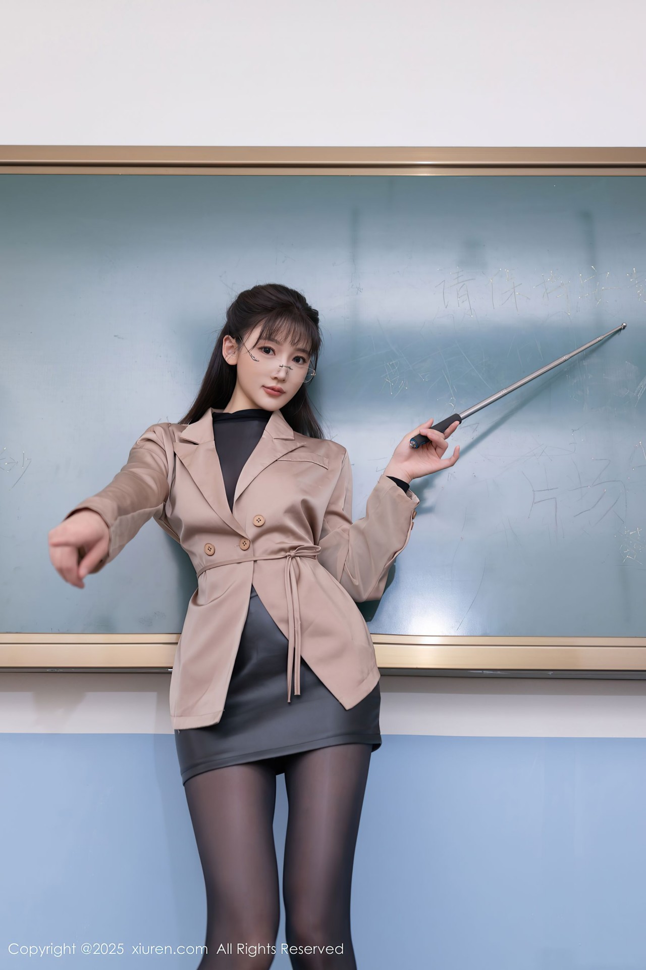 陆萱萱 写真 2025.07.17 No.10558 ，性感的教室老师，好想去上课插图3