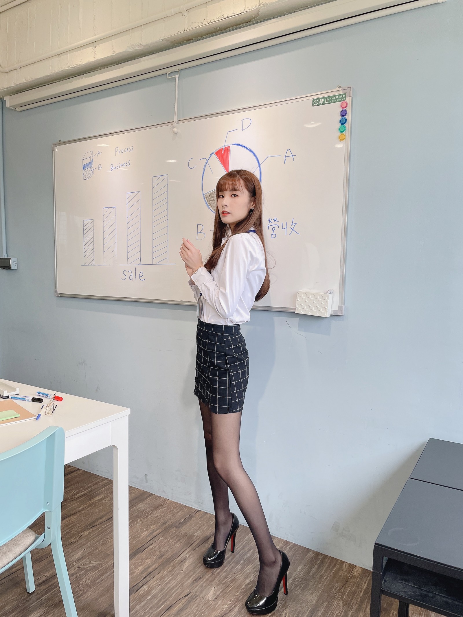 泥泥汝 OL 女郎 B 主题 写真＋视频合集｜高人气职业风作品（350P｜12V｜840MB）插图5