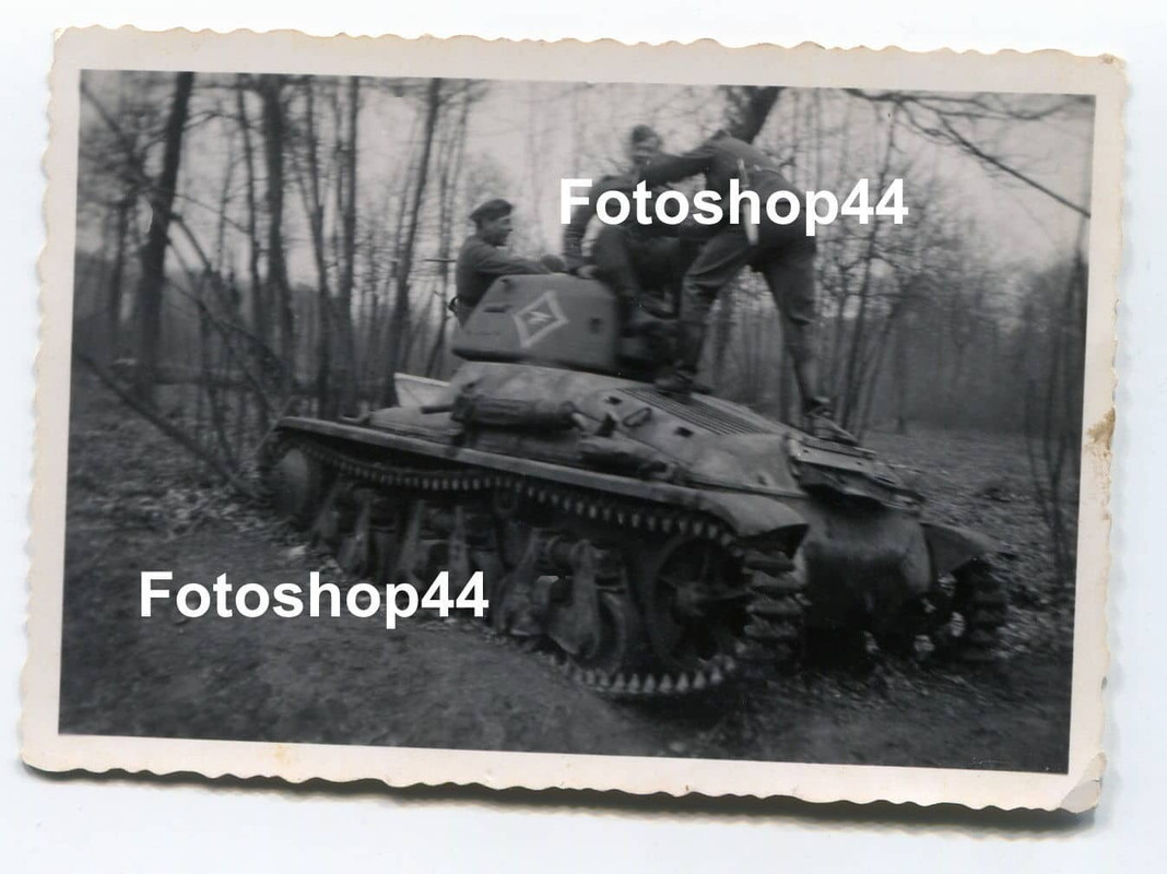 Foto französischer Panzer Renault R35 Wappen