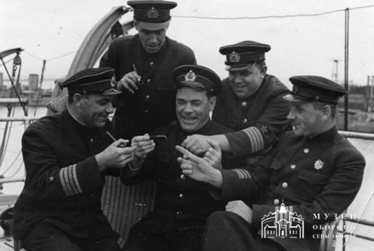 Командный состав подводников Черноморского флота (слева направо) Фомичёв А.Е., Загорский, Обидин В.И