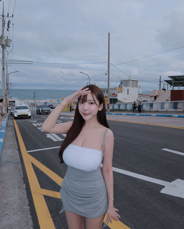 甜美直播主火辣身材照