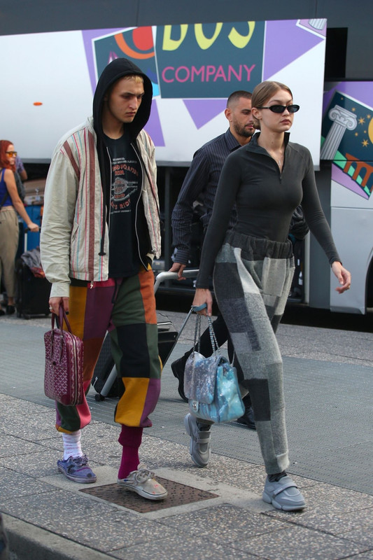 gigi-hadid-out-and-about-in-milan-09-19-2018-1