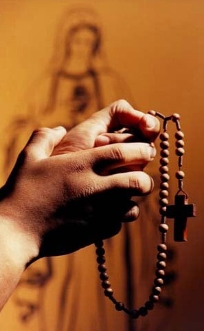 Meno parole e più preghiera dans Citazioni, frasi e pensieri pregare-il-santo-rosario