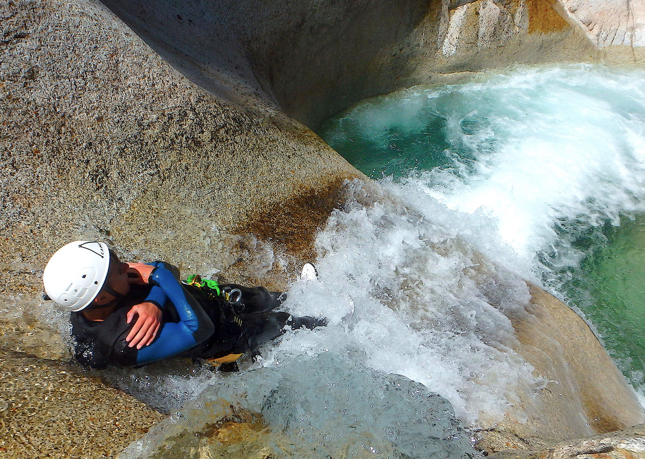 Demi-journée canyoning Sensation Vallée d'Ossau avec sauts et toboggans