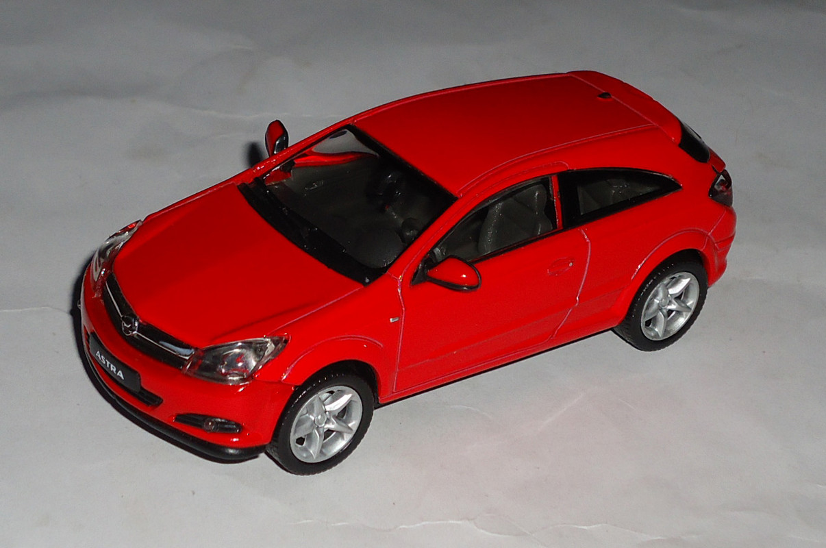 Opel-Astra GTC (2005)