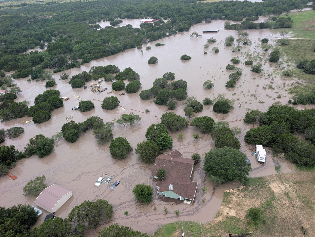 Texas:Inundaciones dejan 129 muertos y desaparecidos