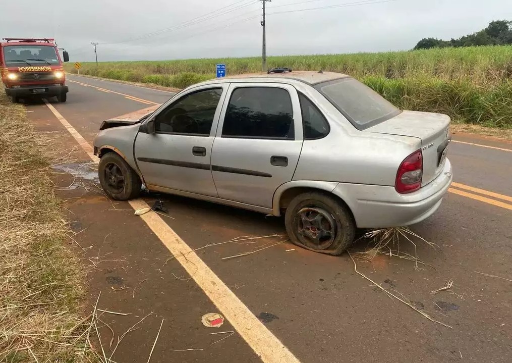 Veículo da radialista foi encontrado no meio da pista em Costa Rica. (Foto: Reprodução)