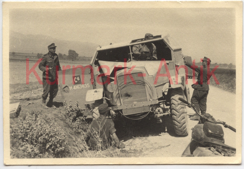 Foto Wehrmacht Gebirgsjäger Griechenland Beute Panzer LKW Englan