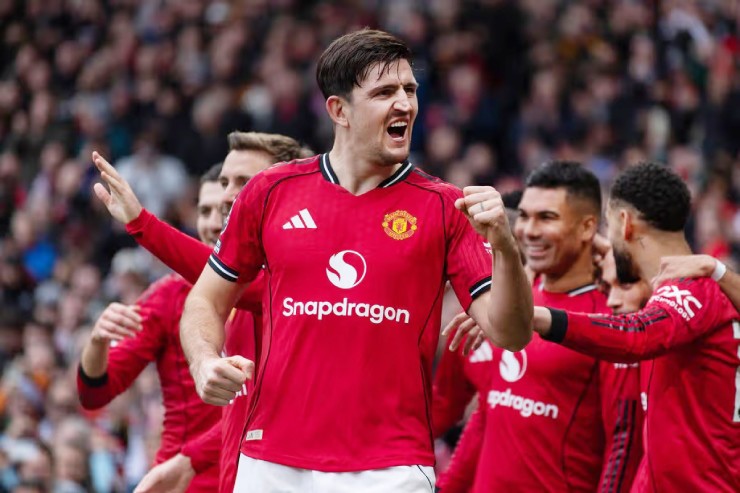 Maguire hồi sinh, dàn sao MU kêu gọi hợp đồng mới cho cựu đội trưởng