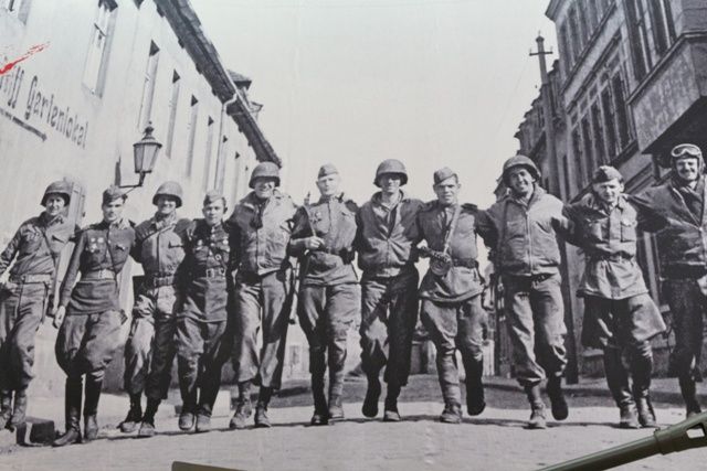 Un grupo holandeses recolecta miles de fotos de soldados de la Segunda Guerra Mundial para honrar a los caídos Un grupo holandeses recolecta miles de fotos de soldados de la Segunda Guerra Mundial para honrar a los caídos