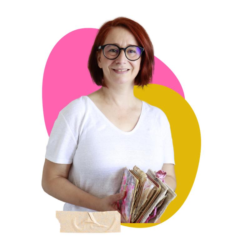 Francisca Nunes holding an art journal