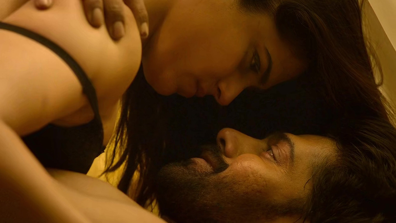 [Image: Parampara-S01-All-Episodes-Hot-Scenes-Co...-00037.jpg]