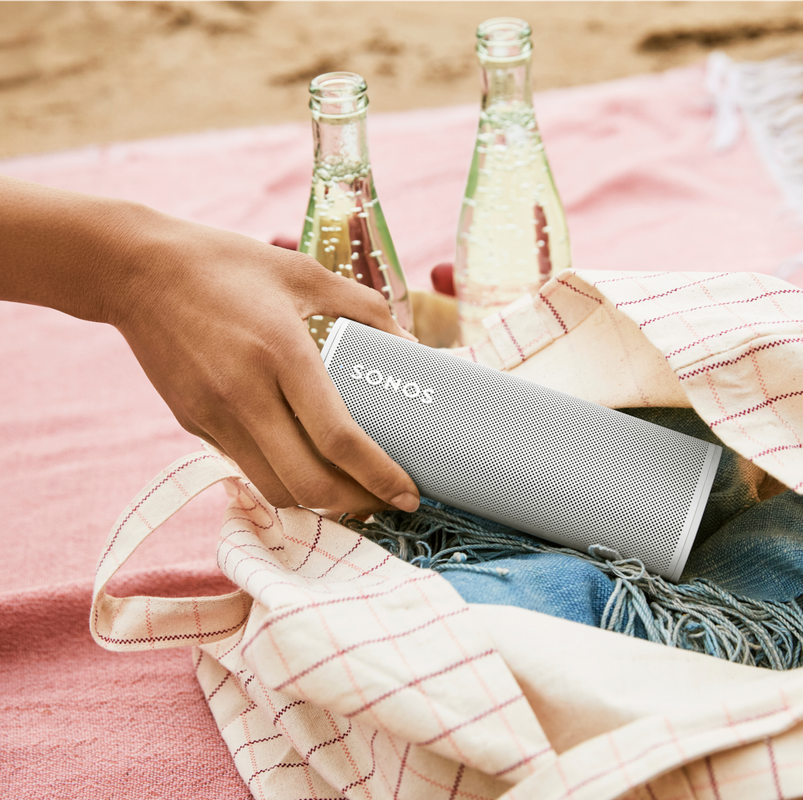 Ilustración mostrando cómo la Sonos Roam cambia de WiFi a Bluetooth automáticamente.
