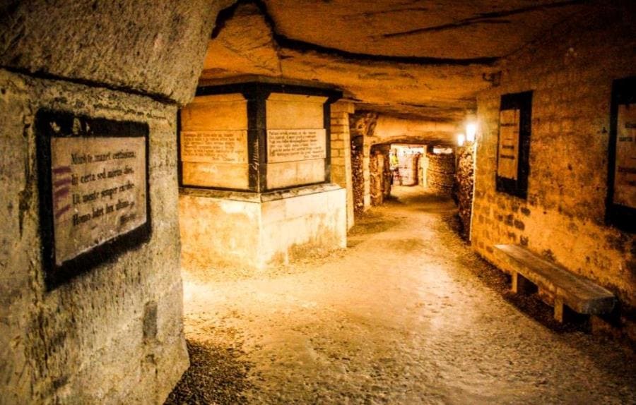 Парижские катакомбы - оссуарий, легенды и запретные туннели Парижские катакомбы - оссуарий, легенды и запретные туннели