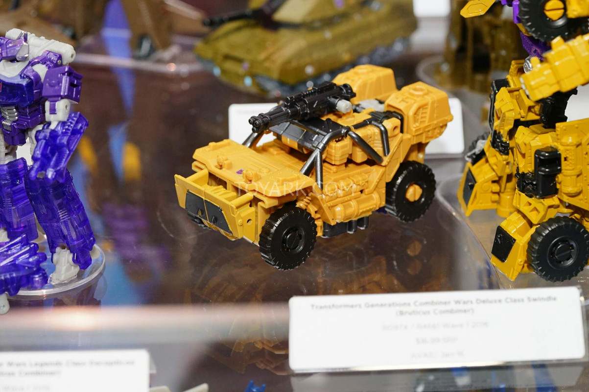 SDCC2015-Hasbro-Transformers-Combiner-Wars-031