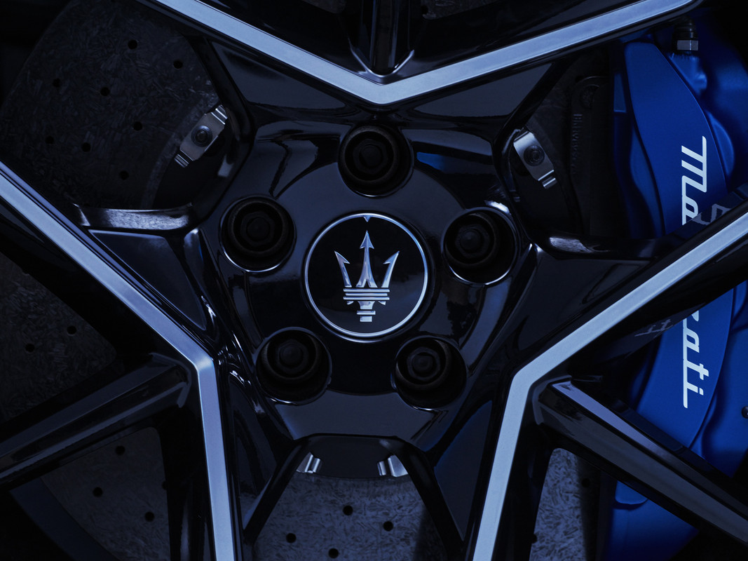 25_Maserati_MC20