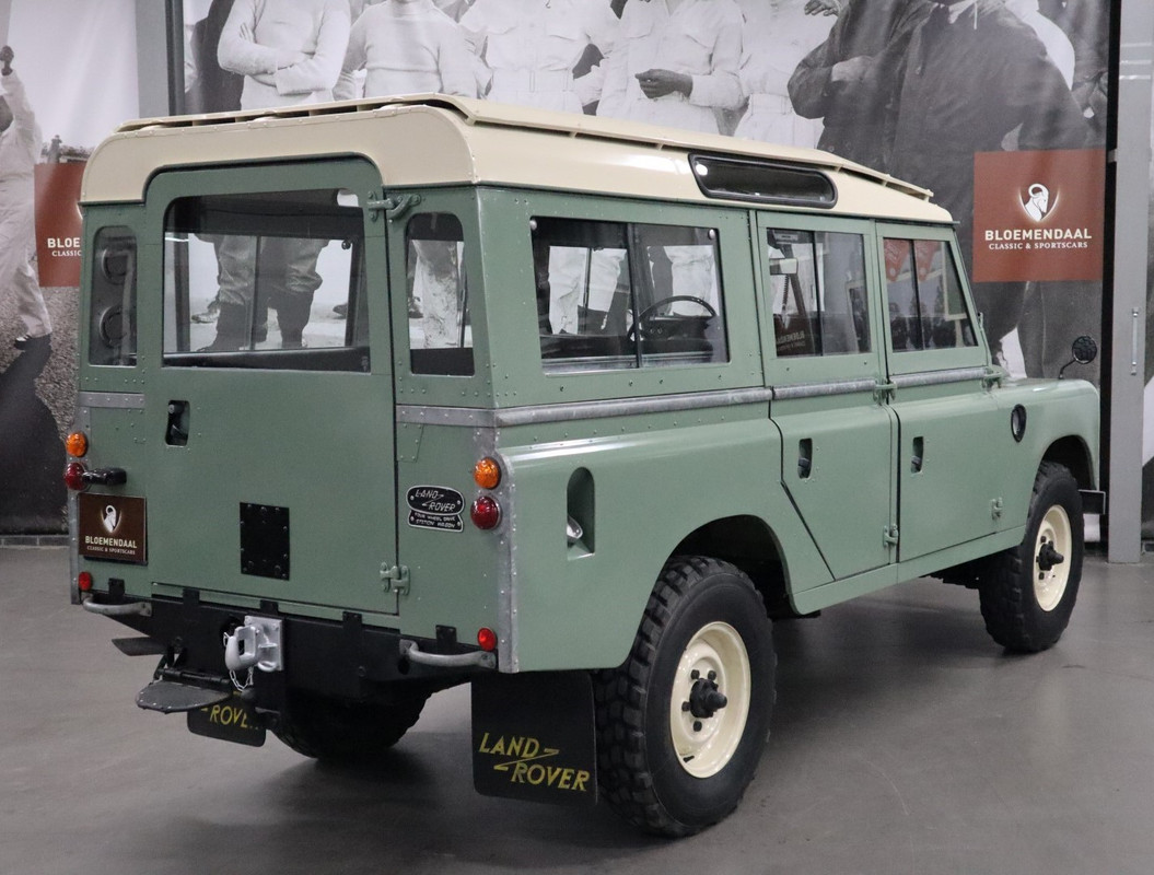 Land-Rover-109 SW (series III)