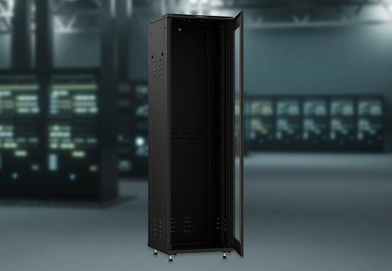Rack de Piso Intelbras com equipamentos internos