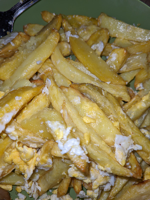 Revuelto de papas fritas