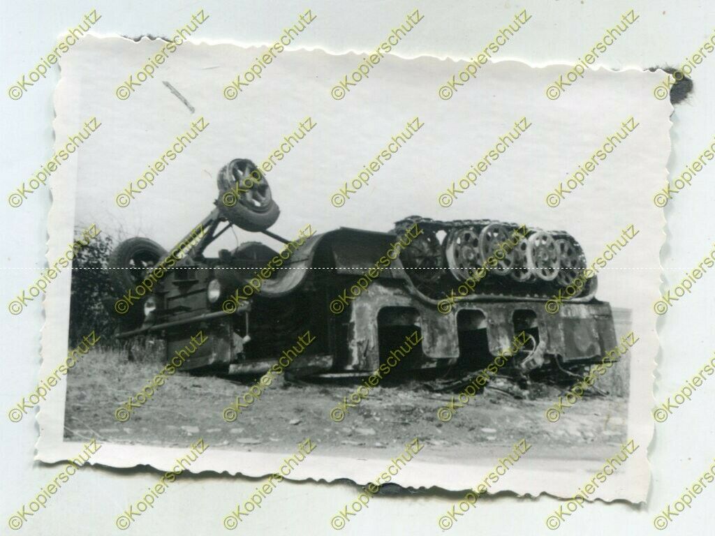 Foto, Wehrmacht, zerstörte Halbkette, Sdkfz bei Bellot, Frankrei