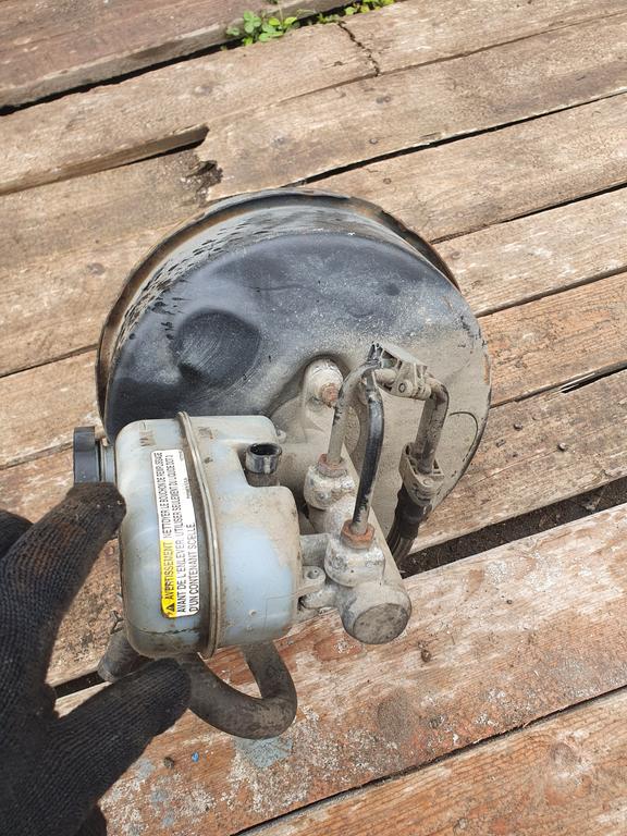 Главный тормозной цилиндр с вакуумным усилителем