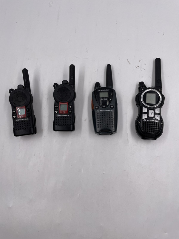 LOT OF 4 / ASSORTED WALKIE TALKIES 2X GS1810BKN8BB, MR350R, TALKABOUT FR50