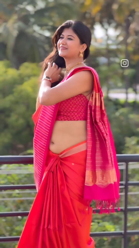 [Image: hot-desi-girl-sexy-navel-in-pink-saree-m...00-575.jpg]