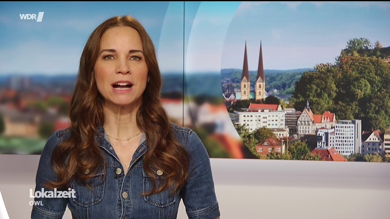Kristina Sterz WDR Lokalzeit OWL 24 04 2026 90X Caps 15