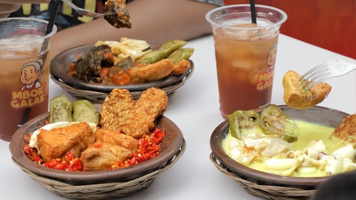 Penyetan Mbok Galak, pilihan tempat makan siang enak di Lumajang.