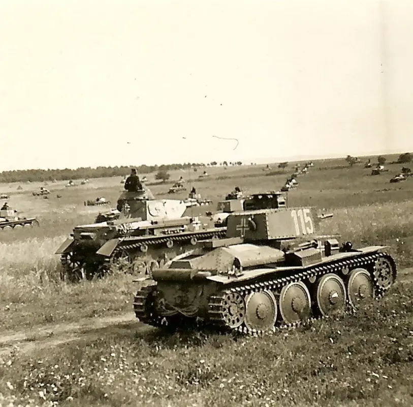 BEST! German Pzkw.38(t) Panzer Tank -115- Supporting Pzkw.III Panzer Tank!!!--