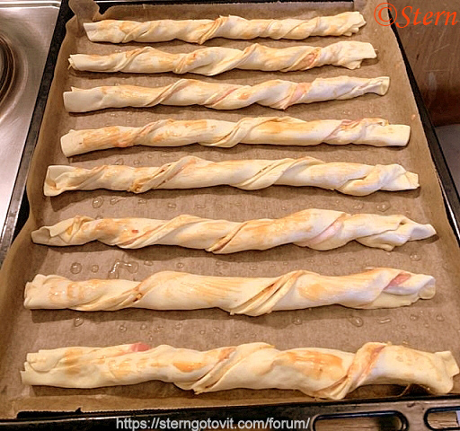 Слойки с сыром и беконом