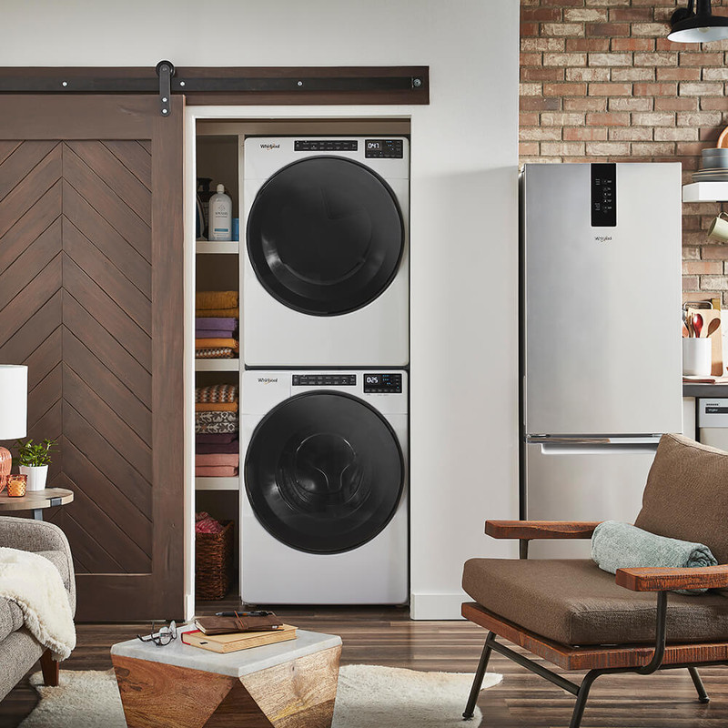 Secadora eléctrica de carga frontal Whirlpool de 23 kg en color blanco