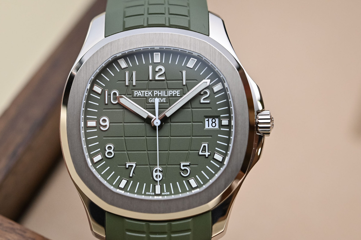 Patek-Philippe-Aquanaut-Jumbo-5168G-Khaki-Green-White-Gold-4