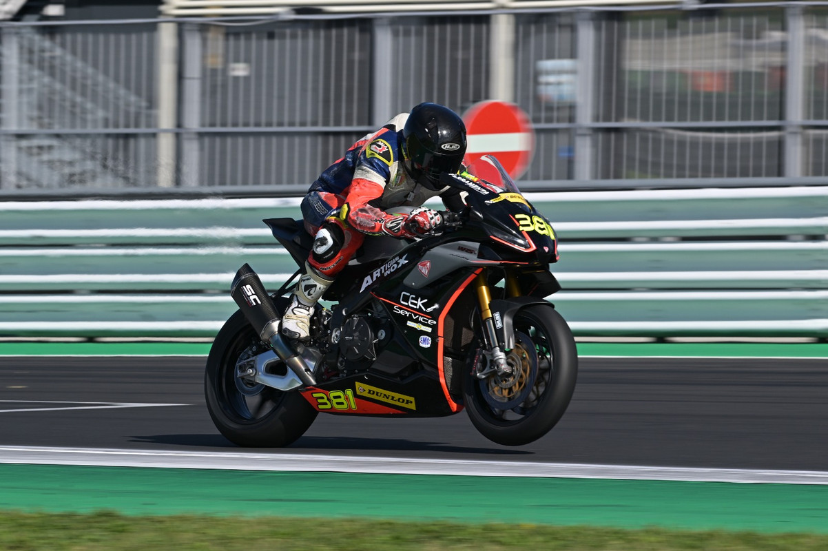 D5B8D090-F55E-4E31-8CAE-A23144D2A438