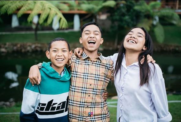 Chetryn Peto dan kedua adiknya