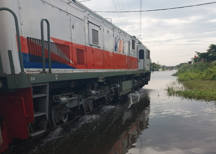 Pada Senin (2/1/2023) pagi, jalur kereta api di antara Stasiun Semarang Tawang - Alastua dan Kalibodri - Kaliwungu sudah mulai berangsur normal.